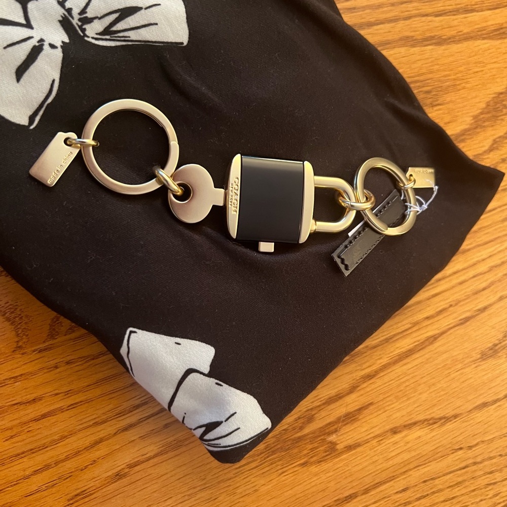 Coach Lock & Key Valet Keychain - Picture 5 of 7